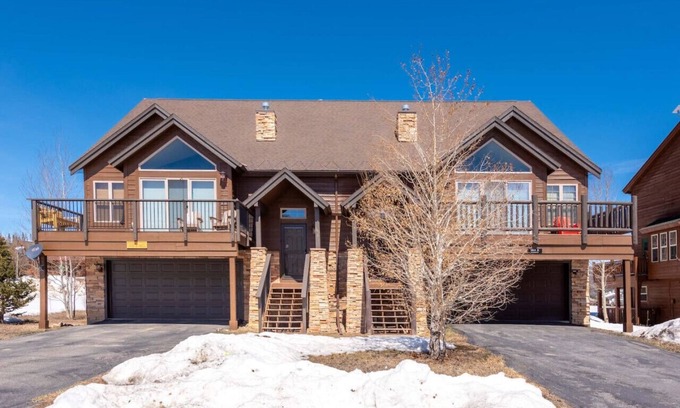 Pole Creek House | Serene Getaway: Peace & Quiet in the Mountains Await