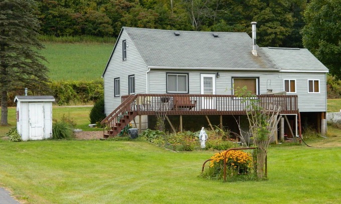 Ontario Other | Serenity Awaits: Child-Friendly Retreat with Kitchen