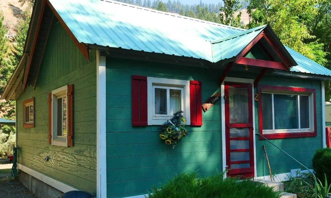 New Meadows Cabin | Serene Cabin Retreat by Little Salmon River - Guest Rated 9.8