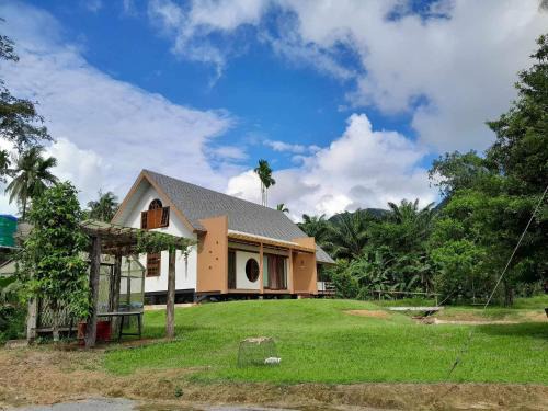 Kapoe House | Tranquil Stay at Peace in Ranong with Family-Friendly Amenities