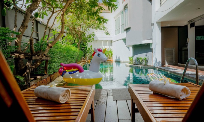 Ban Phan Thom Hotel | Budget-Friendly Retreat at Peace Land Khaosan with Pool