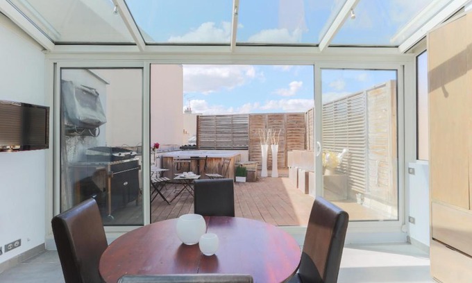 Notre-Dame Apartment | Indulge in PEACE&LOFT: Jacuzzi & Terrace Retreat