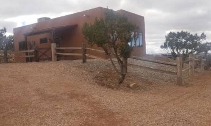 Mountainair Cottage | Tranquil Casita Retreat with Ocean View & Spa Amenities