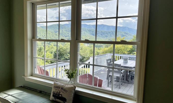 Townsend House | Relaxing Retreat: Peace Of Paradise 2 Bedroom Home