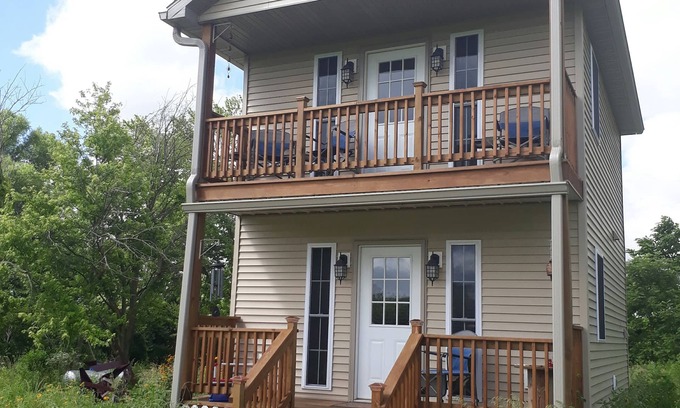 Murrayville House | Tranquil Prairie Retreat - Pet Friendly with Unique Amenities