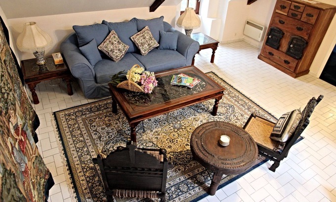 Comblessac House | Enchanting Retreat: History, Peace & Lake View Amenities
