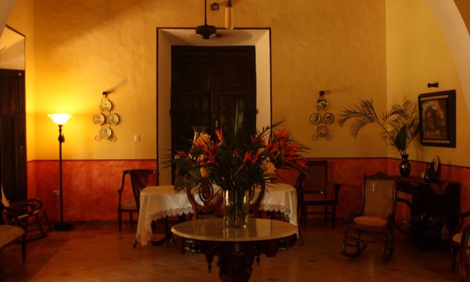 Piste House | Relaxing Getaway on the Outskirts: Hacienda Bliss Awaits