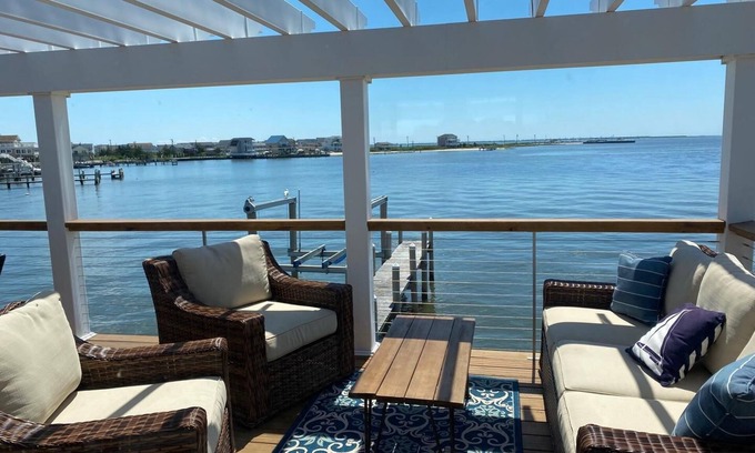 Tuckerton Beach House | Peace & quiet at the Jersey Shore! All the best stuff without all the chaos.