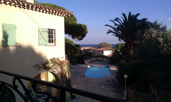 Plage de la Garonnette Villa | Tranquil 1930s Villa Steps from the Ocean with Spa & Pool