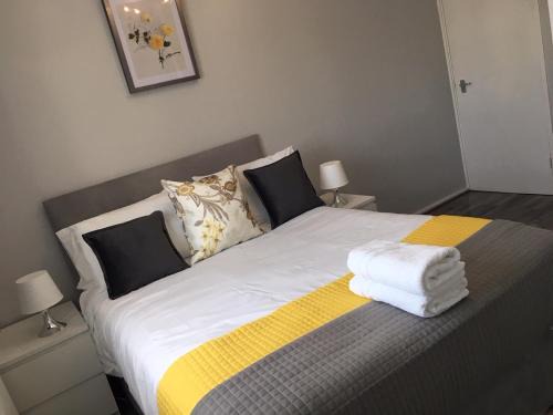 Vange Apartment | Serene 3-Bed Home - Guest Rated 10/10 for Excellence