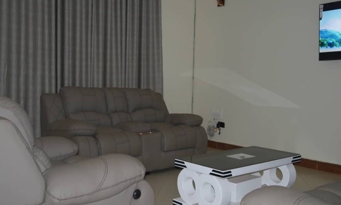 Kitende Apartment | Peaceful 3-bedroom apartment with WiFi in Kitende