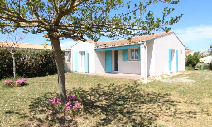 La Bree-les-Bains House | Inviting Villa La Brée-les-Bains: Pet-Friendly Getaway