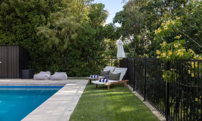 Havelock North Apartment | Serene Getaway: Renovated Hideaway with Pool & Breakfast
