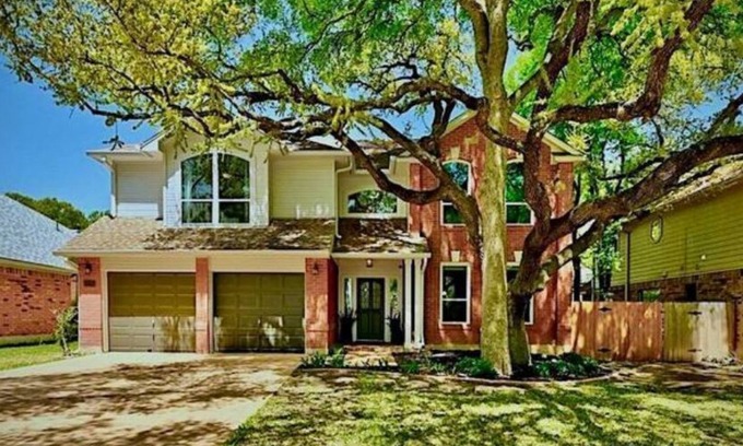 Austin House | Serene 4BR Retreat with Office and Spa in South Austin