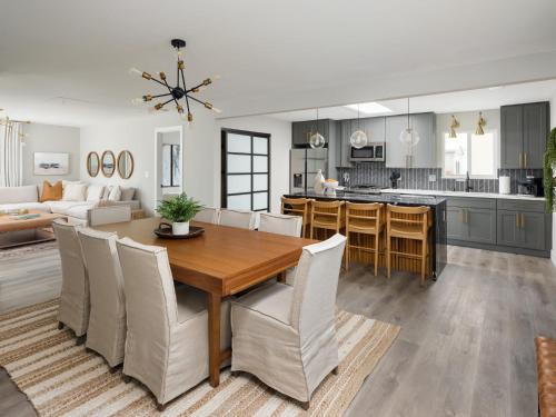 Birdland House | Relaxing 4BR Retreat with Fire Pit and Expansive Yard
