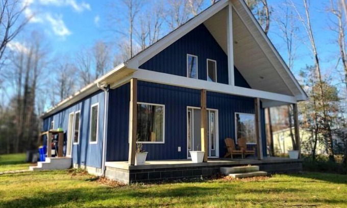 Lincoln House | Modern Home with Spa, Hot Tub & Child-Friendly Amenities