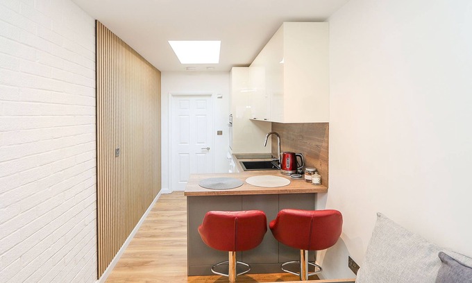 St. Michael's Apartment | Serene Stay with Family-Friendly Amenities and Kitchen Access