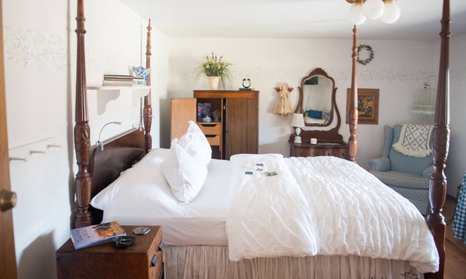 Emigrant Bed & Breakfast | Peaceful and Private 900sq/ft private suite next to the Yellowstone River