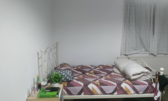 Roath House | Private Room for Families in Peaceful Cardiff Retreat