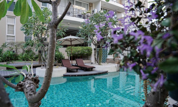 Chang Khlan Condo | Tranquil 69 m² Apartment with Pool in City Centre
