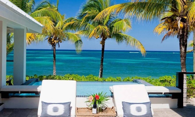 Roatan House | Secluded Beach House Paradise with Oceanfront Amenities