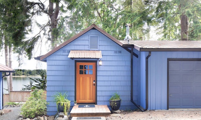 Olympia Apartment | Serene Beachside Studio Cottage with Ocean Views & Breakfast