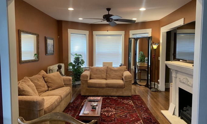 Oak Park Apartment | Exceptional Retreat in Historic District with Ocean Views
