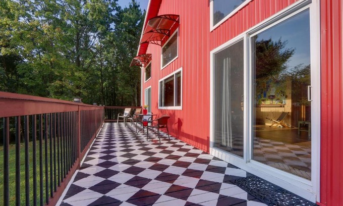 Ridgeway House | Tranquil Berkeley Springs Retreat with Fire Pit & Deck