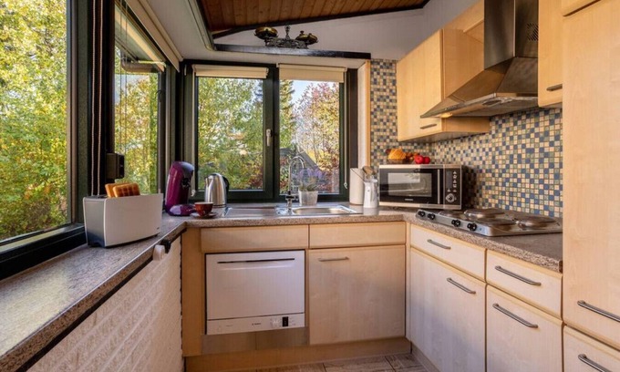 Ferienhausgebiet Hillenseifen House | Tranquil Bungalow with Fireplace & Self Check-in