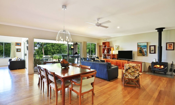 Coledale House | Serene Retreat Near the Beach with Ocean Views & Spa