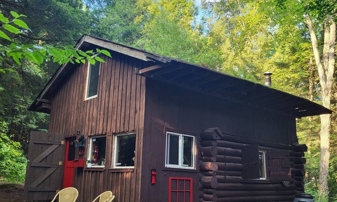 Baysville Cabin | Peaceful Cabin in the Woods near lake, wildlife. Hike, swim, fish and boat.