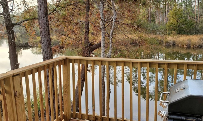 Elberta House | Tranquil New Cabin on the Water with Family Amenities