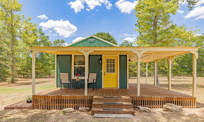 Navasota Cabin | Peaceful cabin with King bed, WiFi, kitchen, fire pit. No extra fees!