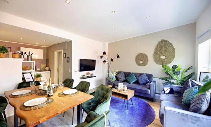 Altona-Altstadt Apartment | Relaxing City Apartment with Hot Tub & Pet-Friendly Access