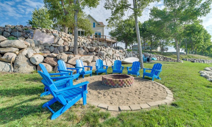 Clinton Apartment | Tranquil Clinton Retreat with Lakefront Views & Spa