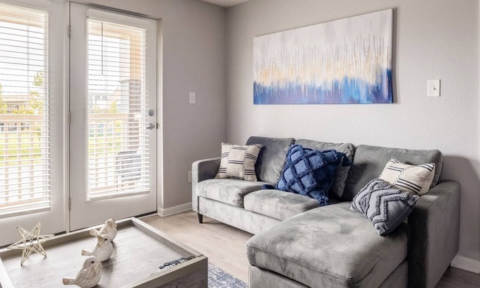 Kettering Apartment | Inviting The Blue Escape: Child-Friendly with Kitchen Amenities