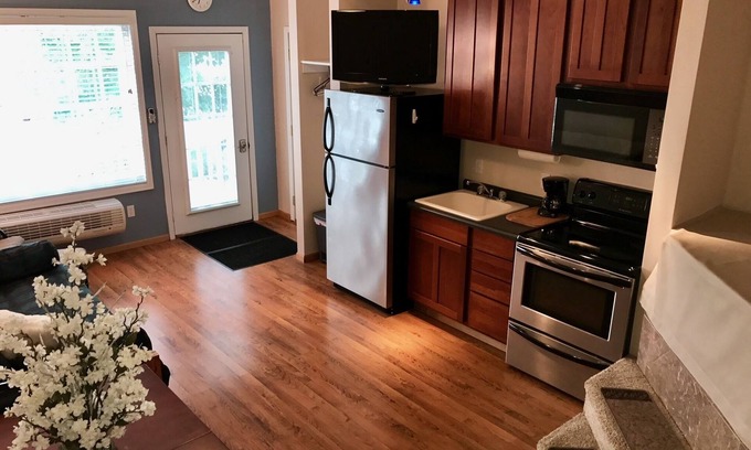 Wabasha Condo | Inviting Wabasha Condo with Scenic River Bluff Access
