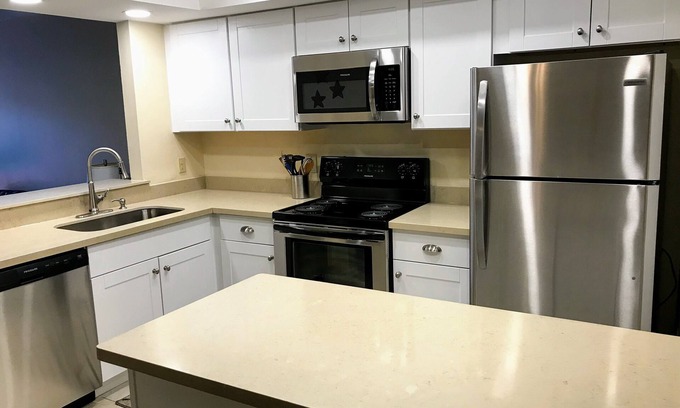 Mandeville Condo | Serene Northshore Condo: Pet-Friendly with Pool & Spa