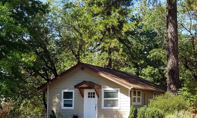 Colfax House | Tranquil Cottage Near Lake Tahoe with Spa & Breakfast