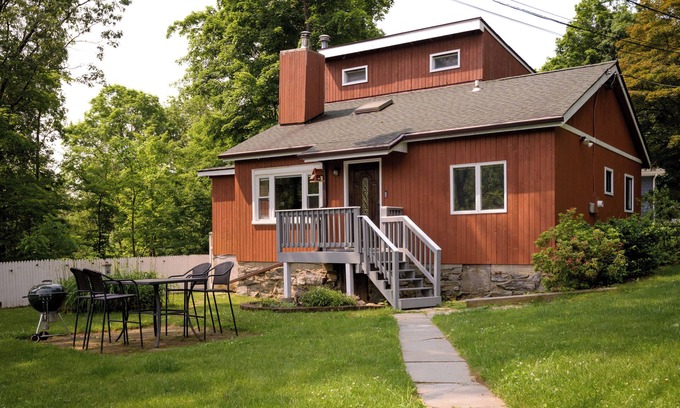 Putnam Valley Cottage | Idyllic Cottage Retreat: Pet-Friendly Near Scenic Lake