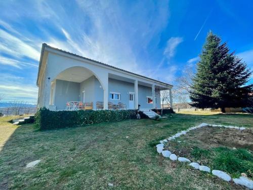 Ampelokipi House | Scenic Cottage with Panoramic Views & Family-Friendly Amenities