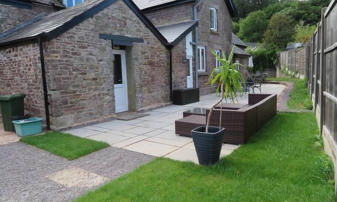 Lydney House | Tranquil Forest Cottage with Pet-Friendly Comforts