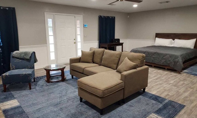 Columbus House | Cozy 1-Bedroom Guest House in Columbus, MS with Kitchen