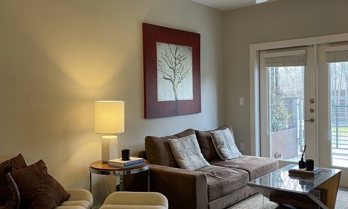 Galindo Apartment | Guest Rated: 10/10 Cozy 1 Bedroom Apt with Lake Views