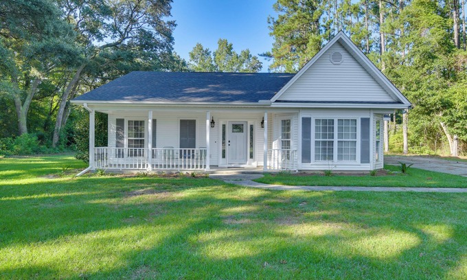 Fairhope Cottage | Guest Rated Fairhope Cottage with Spa and Covered Patio
