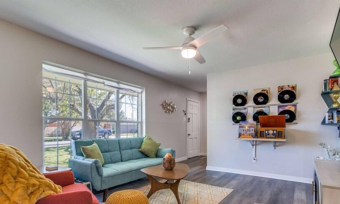 Rockwall House | Family-Friendly Pet Retreat with Lake View & Breakfast