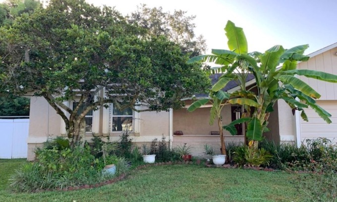 Longwood House | Relaxing Family Retreat with Ocean View & Central Location