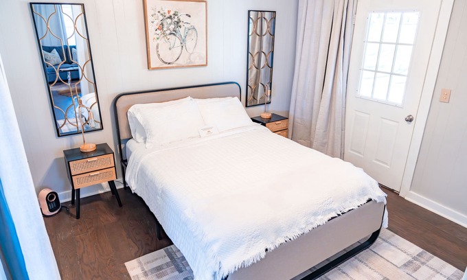 Columbia House | Cozy Dixie's Cabin @ Muletown Farm - 10/10 Guest Rated Stay