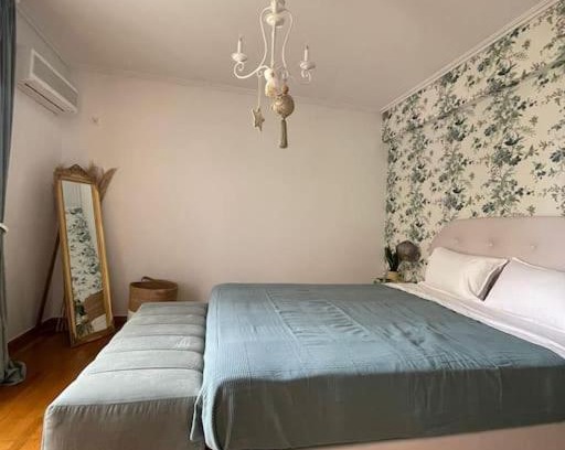Palaio Psychiko Apartment | Tranquil Flat with Beautiful Garden Retreat