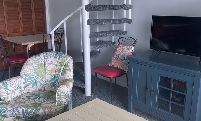 Emerald Isle Condo | Prime Location with Pools & Tennis, Steps to Beach Fun
